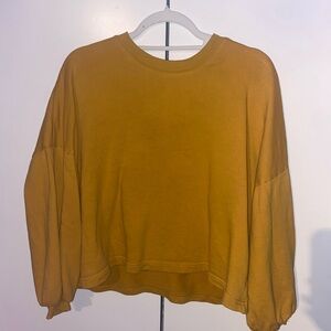 baggy women’s yellow sweatshirt